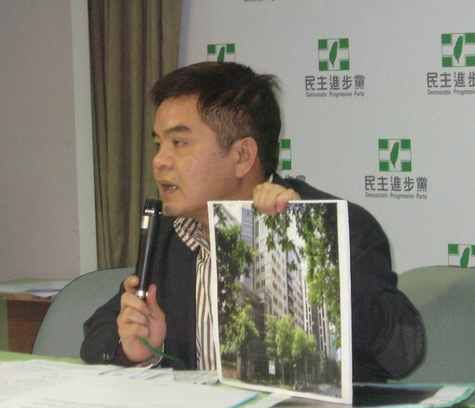 民進黨發言人今（19）晚引用富邦發言人龔天行受訪報導表示，2002年8月8日，富邦金與北市銀合併簽約當晚，馬市長還有一次跟富邦高層餐敘。圖：林朝億/攝影