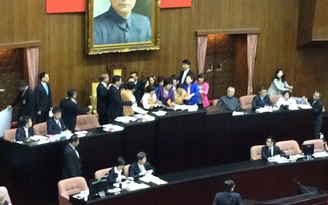 隨後，台聯立委於執政黨立委展開衝突。圖:符芳碩/攝