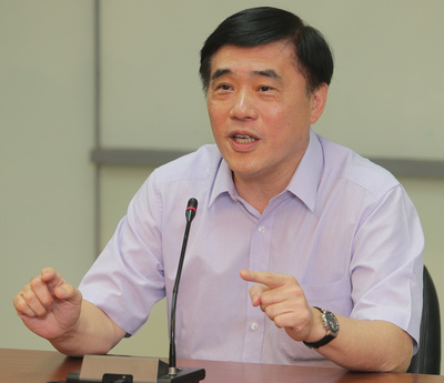 國民黨副主席郝龍斌（圖）30日舉行記者會，說明與立法院副院長洪秀柱會面，討論有關黨內總統初選民調做法等議題。圖：中央社