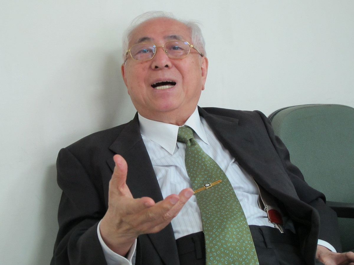 民視顧問許世楷15日受訪時，說明民視董事會改組過程。 圖：新頭殼資料照片