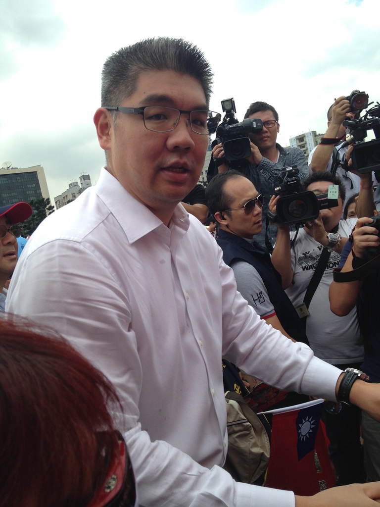 國民黨台北市長參選人連勝文今(7)日中午出席活動時，被問到未來是否會和總統、國民黨主席馬英九安排單獨見面談選戰策略，連勝文說現在都在深入基層互動，還不需要麻煩到黨主席。圖：劉奕霆/攝