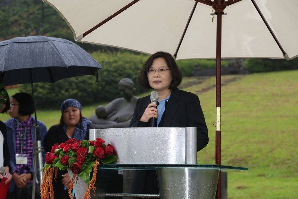 民進黨主席蔡英文7日下午出席鄭南榕殉道26週年紀念會。圖：林雨佑/攝