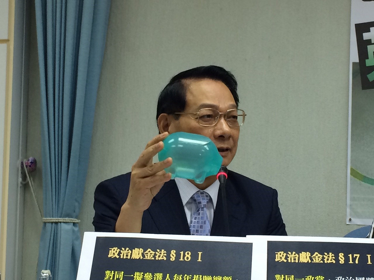 藍委呂學樟則說，日前有主動請纓勸進鄭汝芬。圖：符芳碩/攝