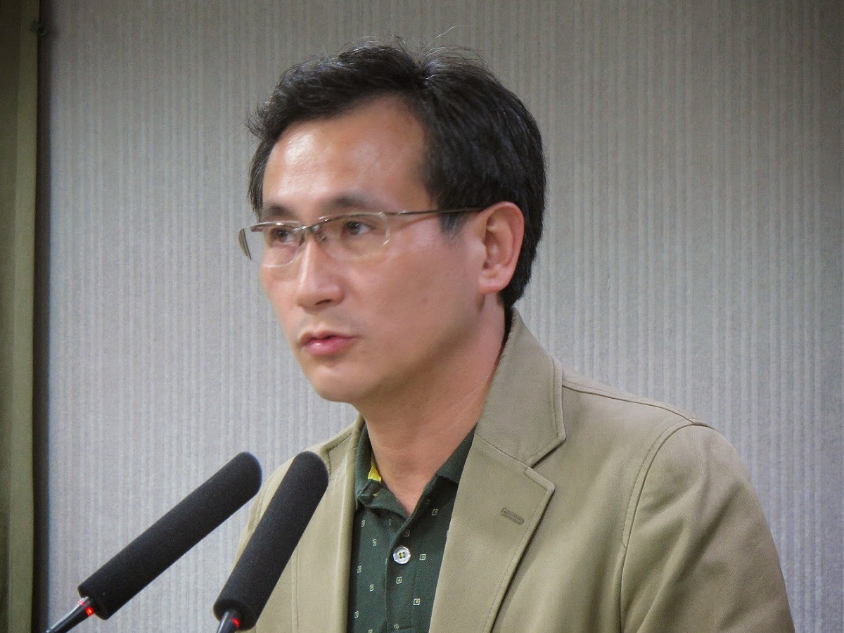 民進黨發言人鄭運鵬18日表示，有人在網路惡意散播「蔡主席父親為日軍修戰鬥機打中國人」不實謠言，荒唐透頂。圖：新頭殼資料照片