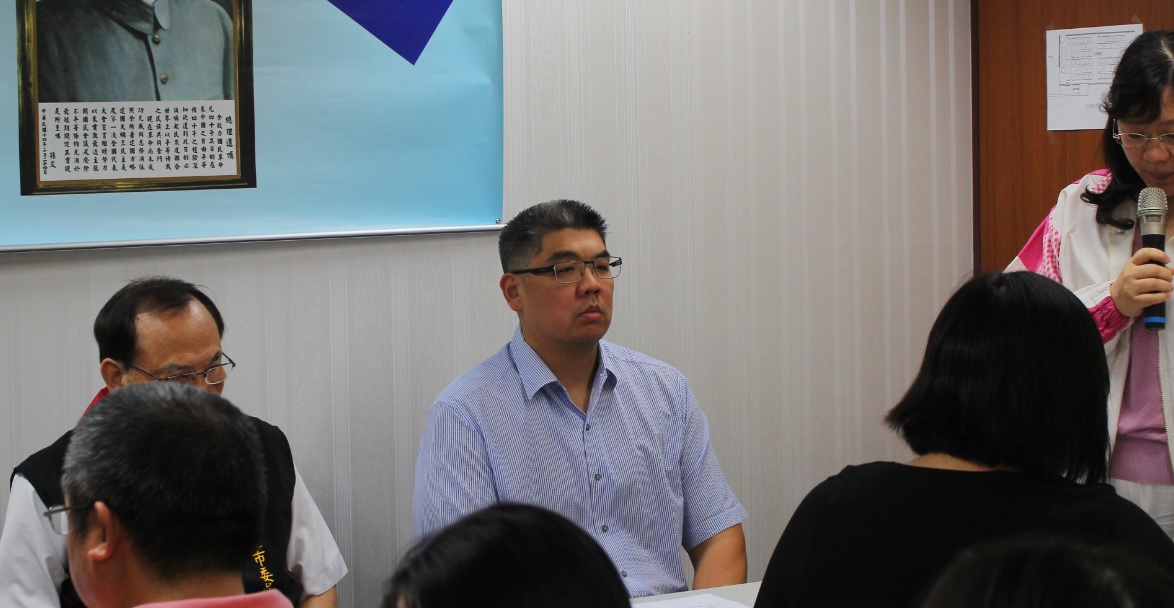 連勝文今(30)日上午前往國民黨台北市黨部出席黨部活動，不知道是否受到媒體公布民調落後對手柯文哲7%的影響，連勝文的臉上並無太多的笑容。圖：劉奕霆/攝