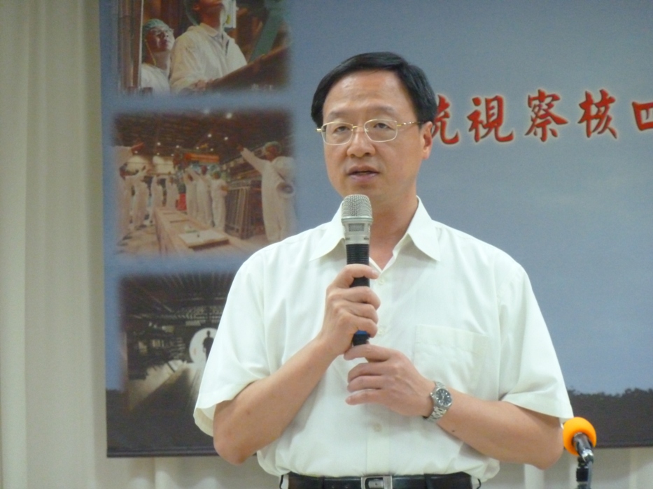 行政院院長江宜樺今日下午受訪時表示，《會計法》修正條文適用對象為「各大專院校職員」，獨漏「教」字，不希望只因為漏了「教」字而重新修法，修法是比較耗費時間的。圖：新頭殼資料照片