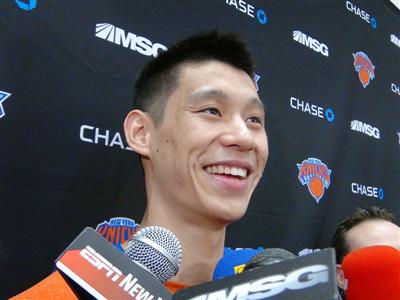 大家都知道美國職業籃球NBA球星林書豪是美國人，不過內政部次長簡太郎今（6）日指出，「林書豪當然就是中華民國國民，一點疑問都沒有」。圖片來源:中央社資料照片