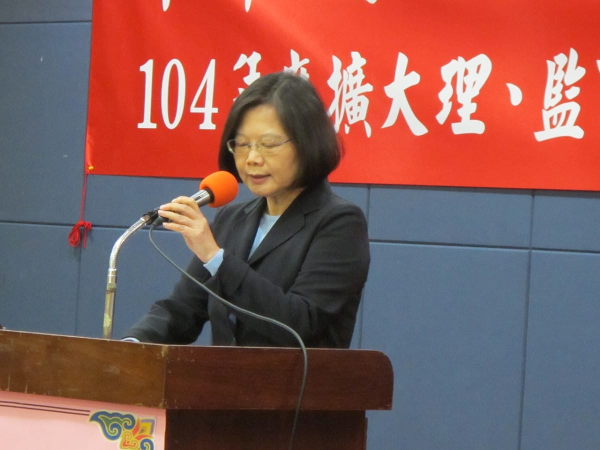 民進黨總統候選人蔡英文8日出席公務員協會時，對於公務員罷工權表達保留的態度。圖：林朝億/攝