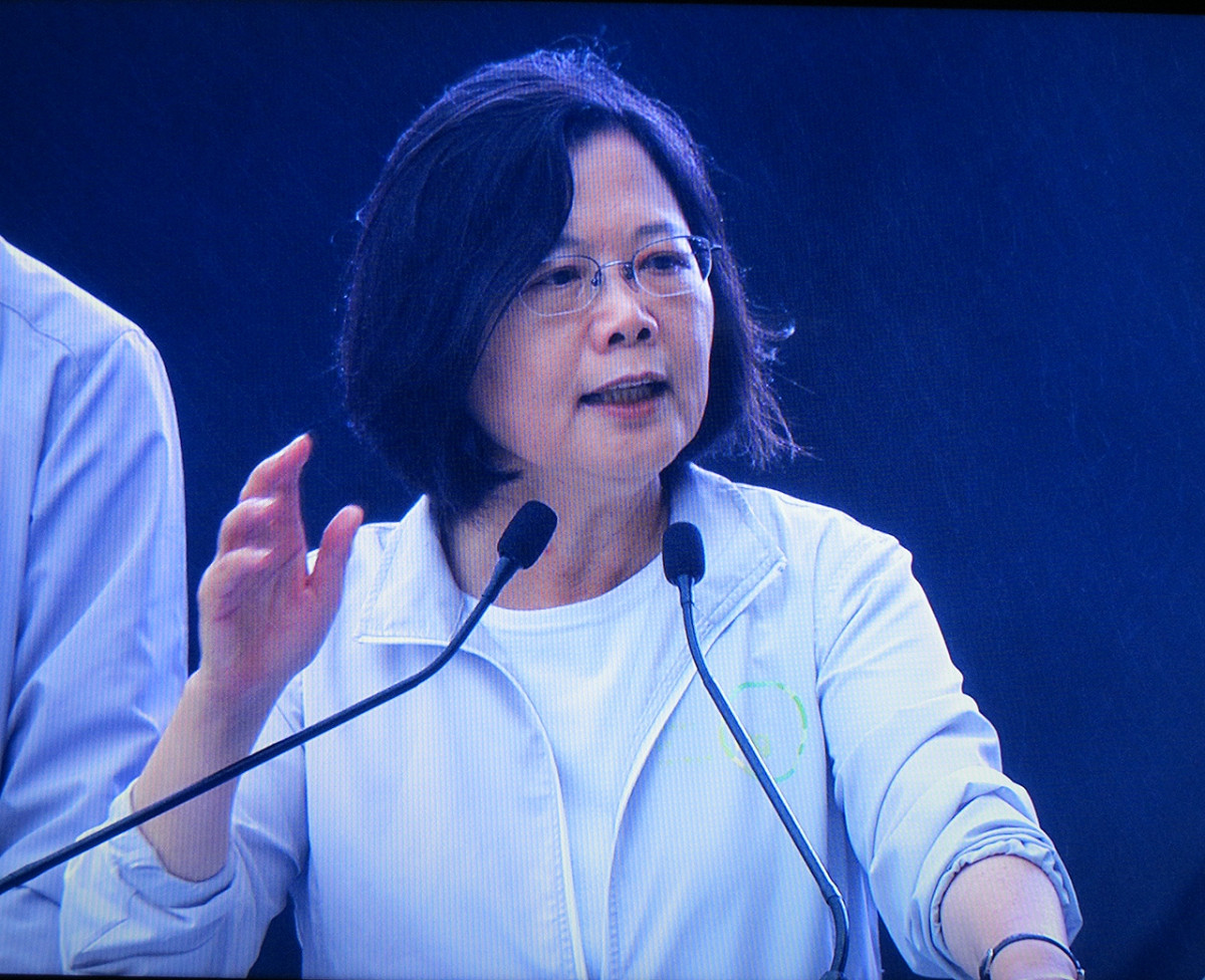 民進黨總統候選人蔡英文18日談到台灣需要團結時強調，民進黨不等於台灣，國民黨也不等於中華民國。圖：林朝億/攝