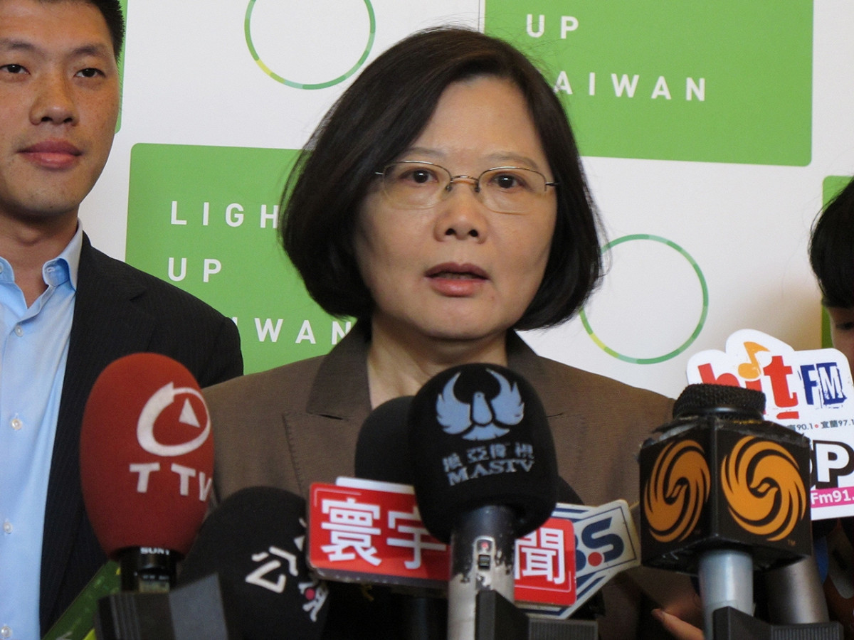 民進黨主席蔡英文18日表示，樂見候選人提出政策爭取人民支持。圖：林朝億/攝