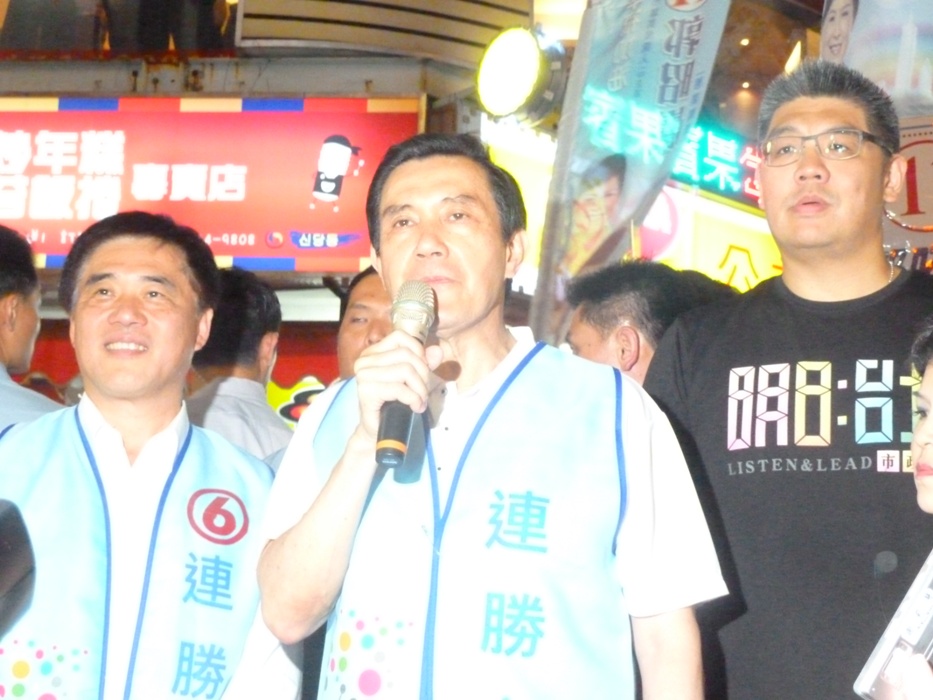 選情「穩定落後」的國民黨台北市長候選人連勝文一改1年前批判馬英九政府是「大明王朝」的新世代改革形象，前倨後恭地配合馬英九協助輔選。圖：新頭殼資料照片