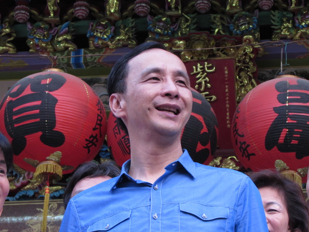 國民黨總統參選人朱立倫26日坦言，目前中央執政有民眾不滿意的地方，但執政大方向如兩岸和平等，「難道不對嗎？」圖：新頭殼資料照片