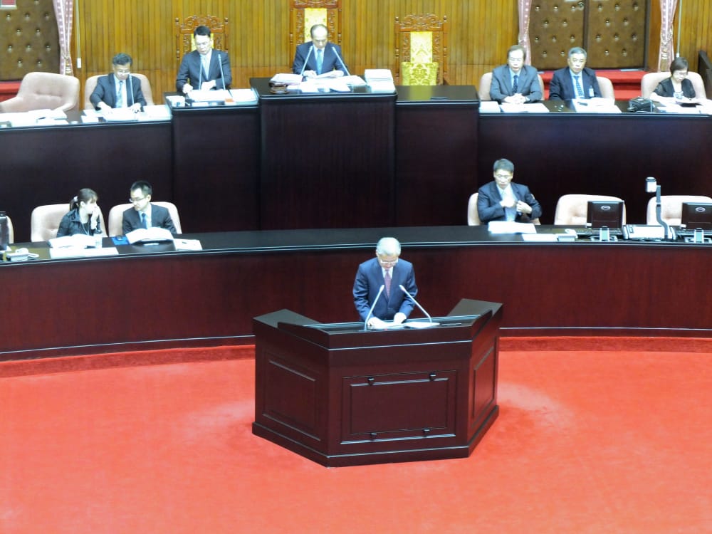 針對卡式台胞證議題，行政院長毛治國25日中午在立法院進行專案報告。圖：翁嫆琄/攝