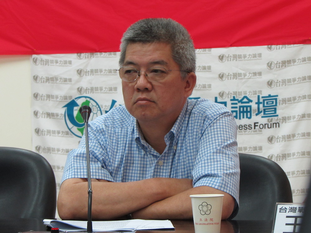 台灣競爭力論壇11日召開總統大選研討會，針對國親還有無可能協調出唯一的總統參選人，中國文化大學政治系教授楊泰順認為「絕對不可能的」。圖：邱珮文/攝