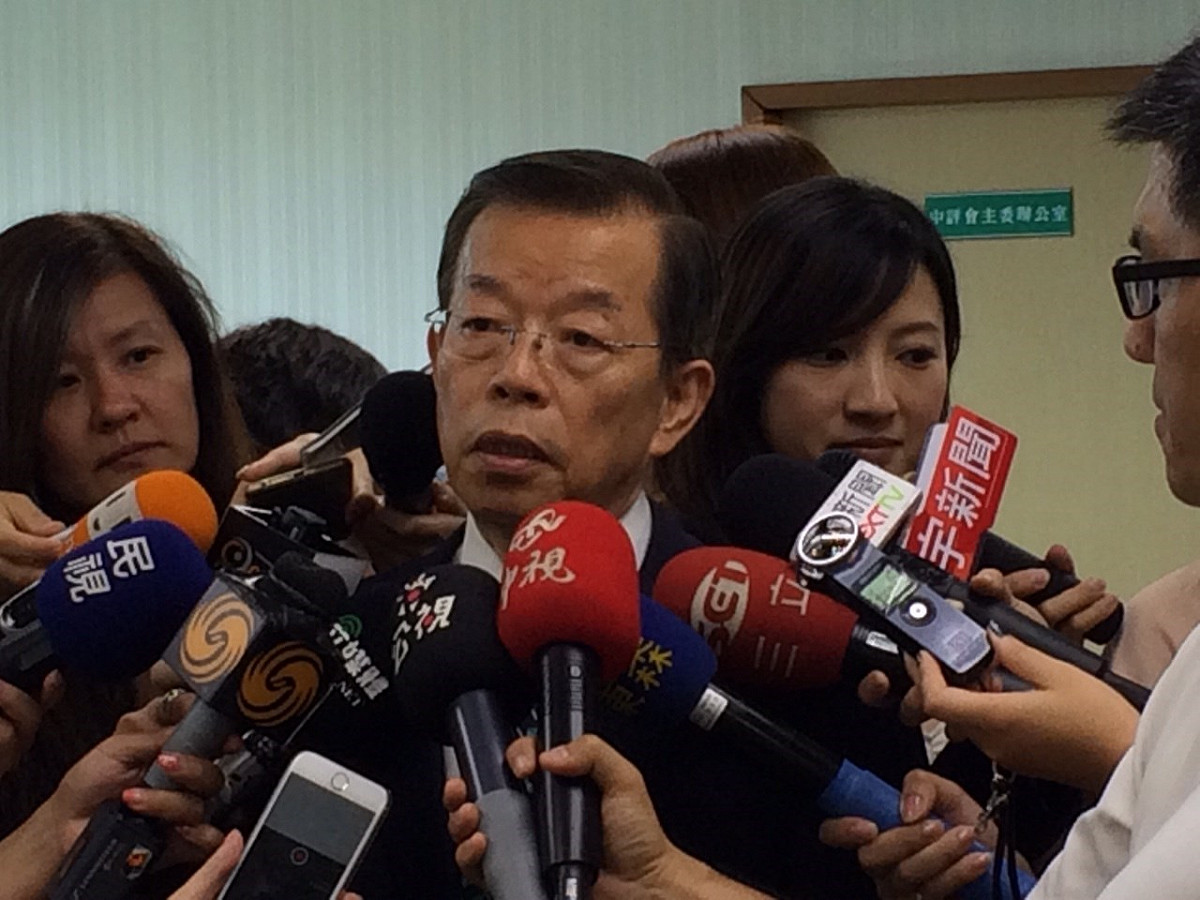 對於洪秀柱被爆出曾經罹患乳癌，謝長廷8日受訪時表示，這麼隱私的事情，「一定是自己人才會知道」。圖：符芳碩/攝