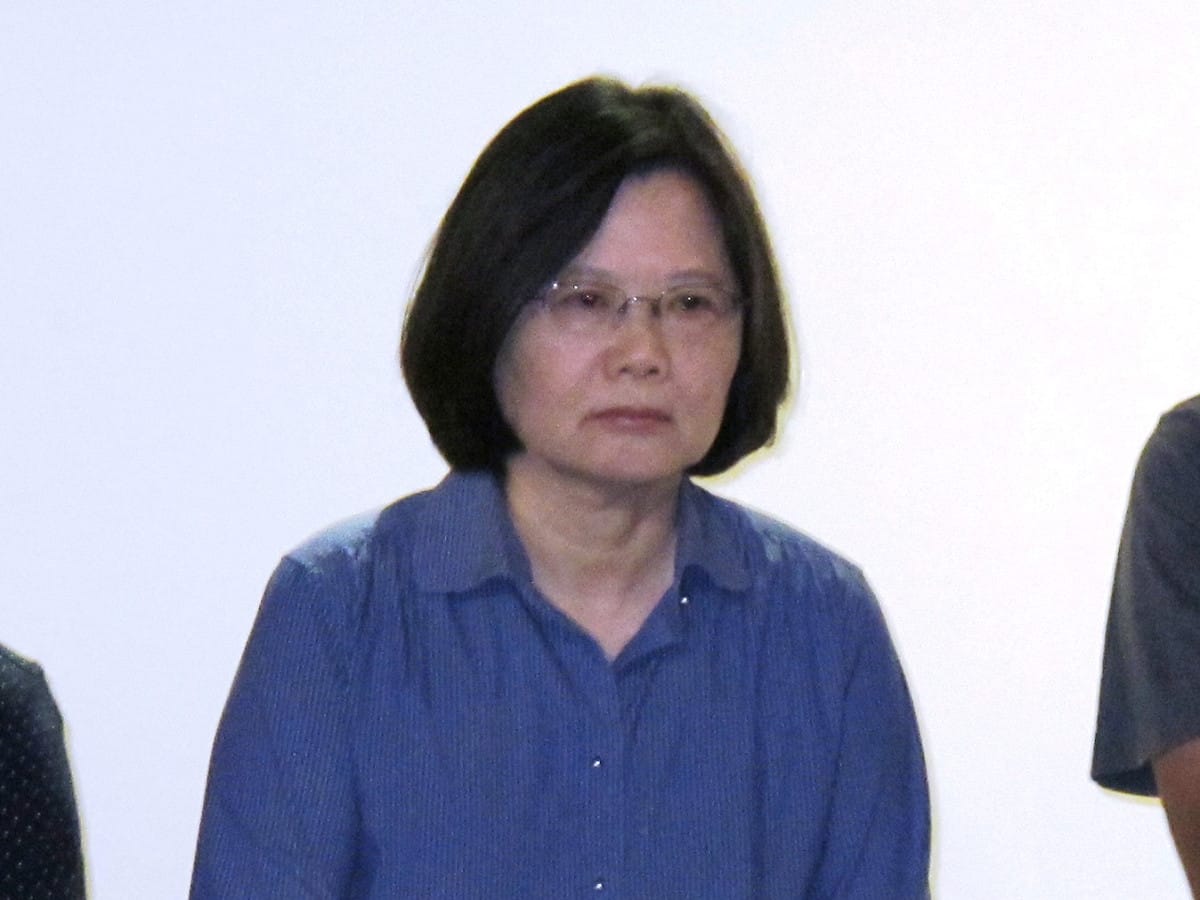 民進黨主席蔡英文15日出席「在地希望線上徵件網站公布記者會」時批評，選舉的抹黑，不實謠言的傳播，對民主的選舉，其實是傷害很大。圖：林朝億/攝