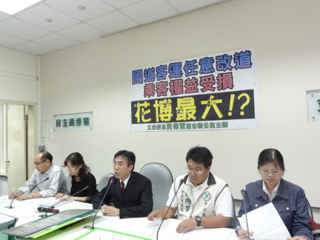 綠營指出，市府先將國道客運改道再行文交通部，有違行政倫理。圖片：王鼎鈞/攝