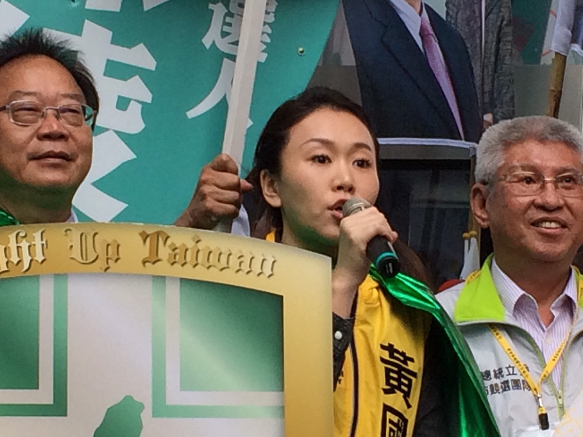 時代力量黨主席黃國昌則派出妻子代表出席聯合登記活動。圖：楊淳卉/攝
