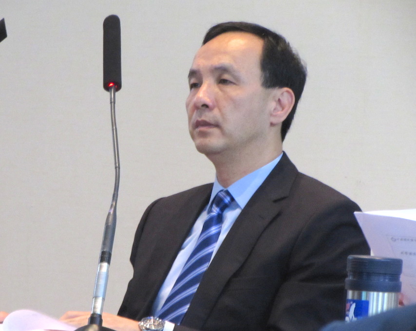 對於中常委建議初選民調機制「排綠」進行，國民黨主席朱立倫27日表示，有制度還是要尊重，大家不要預設立場。圖：邱珮文/攝