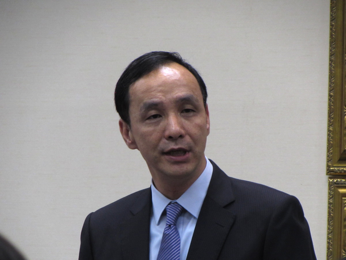 國民黨主席朱立倫7日在中常會針對「換柱」一事發表講話，他說，自己當初未領表參選的2個理由沒有消失，一直都在。圖：邱珮文/攝