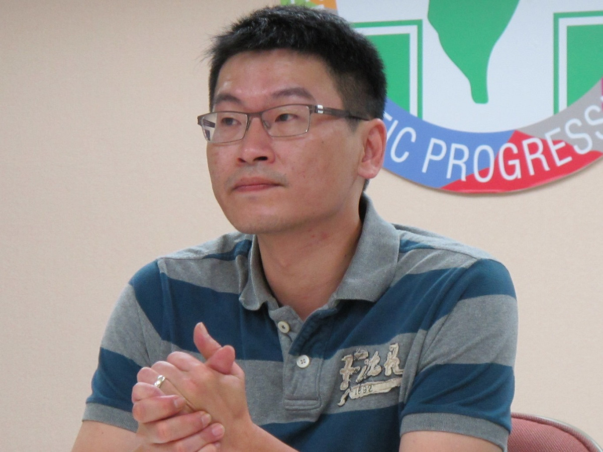民進黨中常會可能駁回梁文傑退選案後，再由梁文傑與潘建志等人進行民調對比。圖：新頭殼資料照片