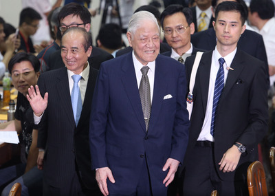 立法院長王金平2日與前總統李登輝短暫碰面，但對於總統大選議題，王金平仍不願鬆口。圖：中央社
