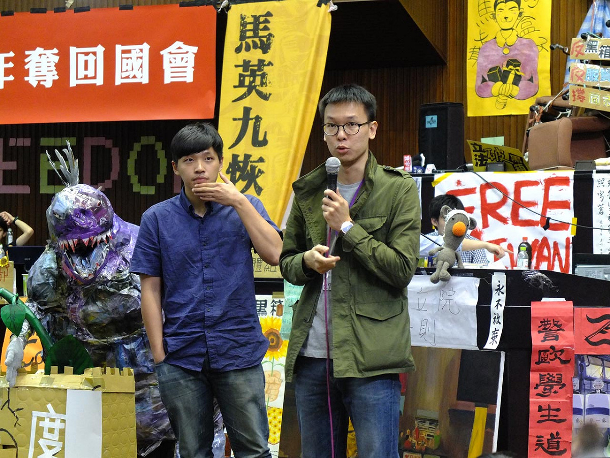 學生團體今(4)日表示，明天召開的人民議會將分3場，分別在不同時段、不同地點舉辦。圖：翁嫆琄/攝。