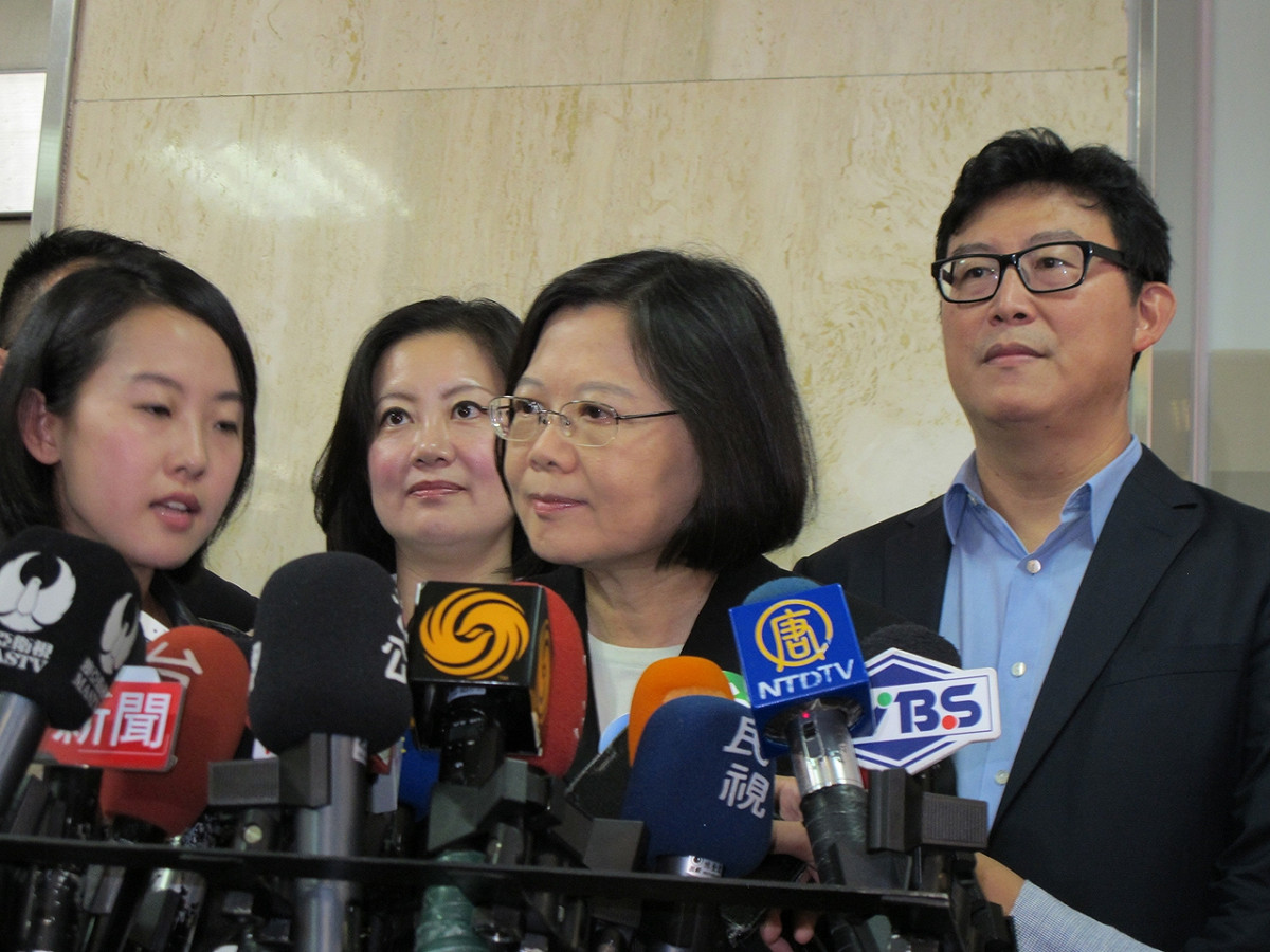 民進黨主席蔡英文接受財訊訪問時回應朱立倫罵她模糊時，她是以教養與禮貌回應。圖：新頭殼資料照片