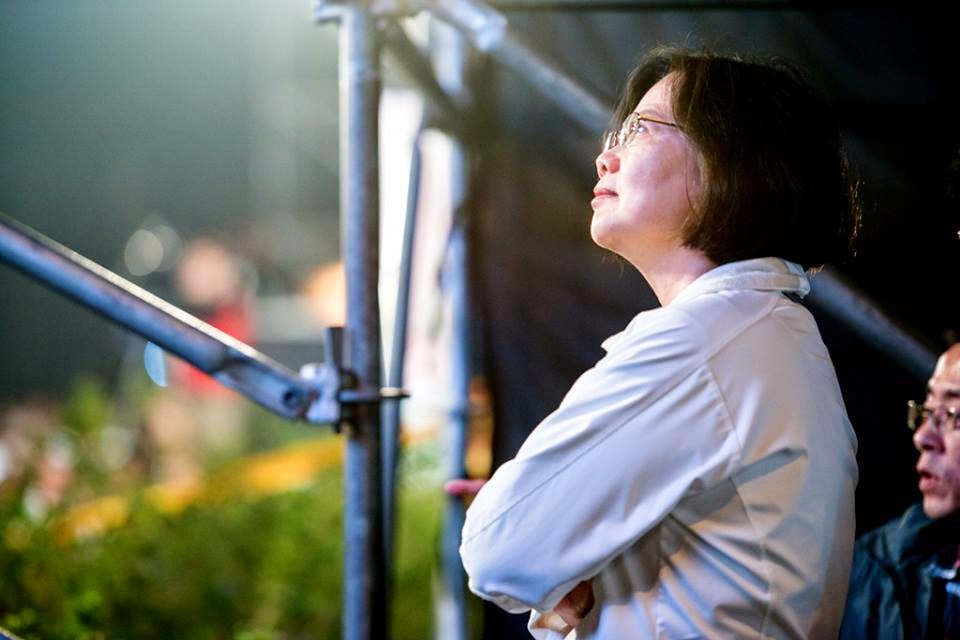 根據《自由時報》最新大選民調，民進黨總統參選人蔡英文仍然大幅度領先眾家對手。圖：翻攝蔡英文臉書