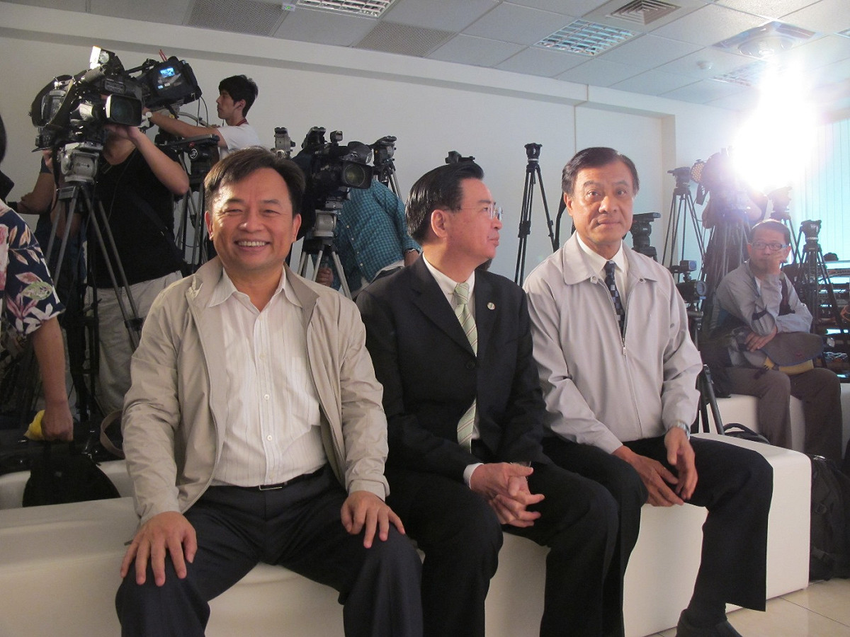 民進黨總統候選人蔡英文競選辦公室25日成立，由蘇嘉全、林錫耀分別擔任總幹事及競選總幹事。圖：林朝億/攝