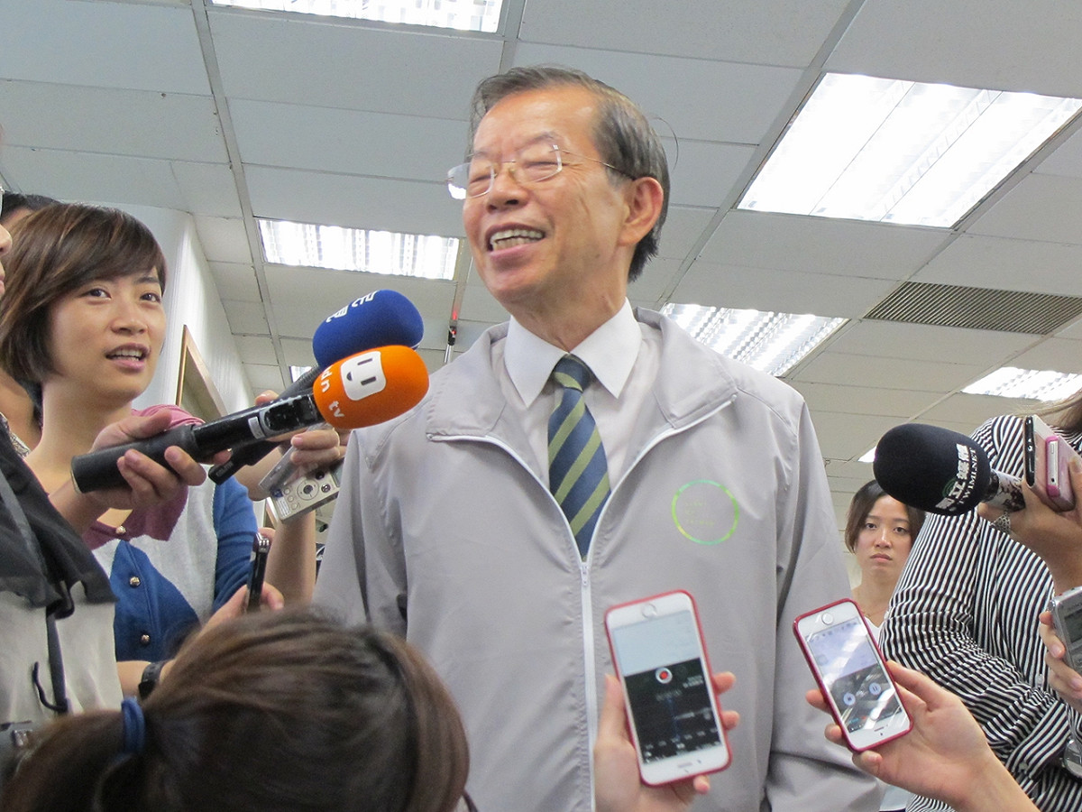 前行政院長28日出席民進黨中常會後接受媒體訪問。圖：林朝億/攝