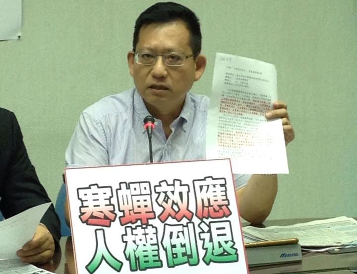 對於網友在LINE群組散布關於民進黨不實言論遭警方法辦，藍委吳育昇痛批會造成寒蟬效應、人權倒退。圖：陳毅龍/攝