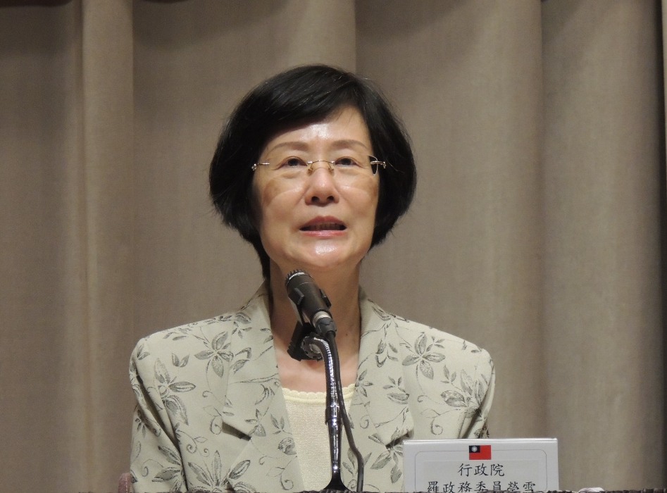 政務委員羅瑩雪今（1）日在行政院會後記者會表示，將建議增訂「軍事審判法」第239條，若順利在本次立法院臨時會通過，未來包括長官凌虐部屬、殺人、傷害及妨害性自主罪等罪，都可轉移到普通法院審理。圖：林怡嫺/攝