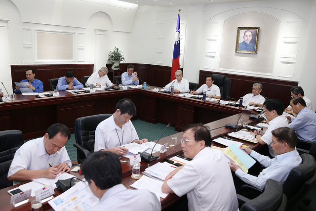 總統馬英九6日下午召開國安高層會議，針對八仙塵爆案提出32字箴言、4項原則。圖：總統府提供