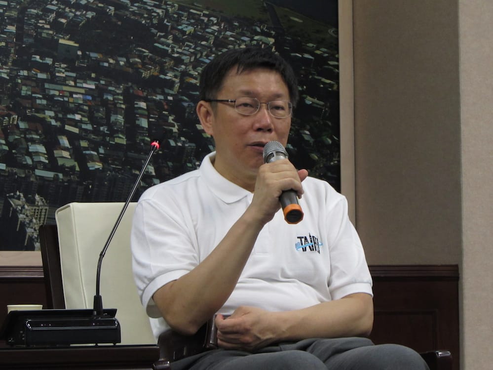 台北市長柯文哲17日表示，如果做道德的事需要勇氣，「不對的是這個社會。」圖：邱珮文/攝