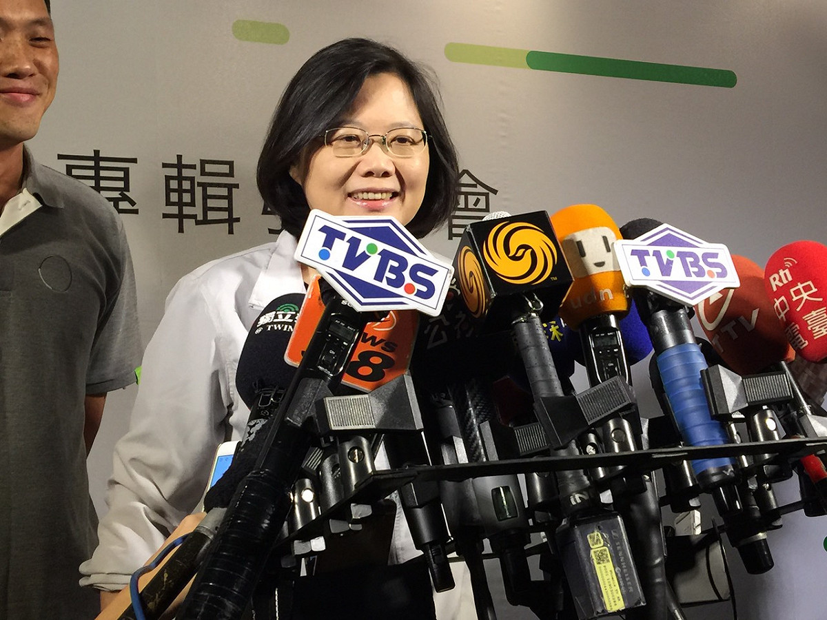 民進黨總統參選人蔡英文31日上午在桃園表示，她近來聽朱立倫的談話，認為朱立倫對很多重大複雜的議題，都有過度簡化的說法，這也顯現朱對議題和政策的準備不足。圖：新頭殼資料照片