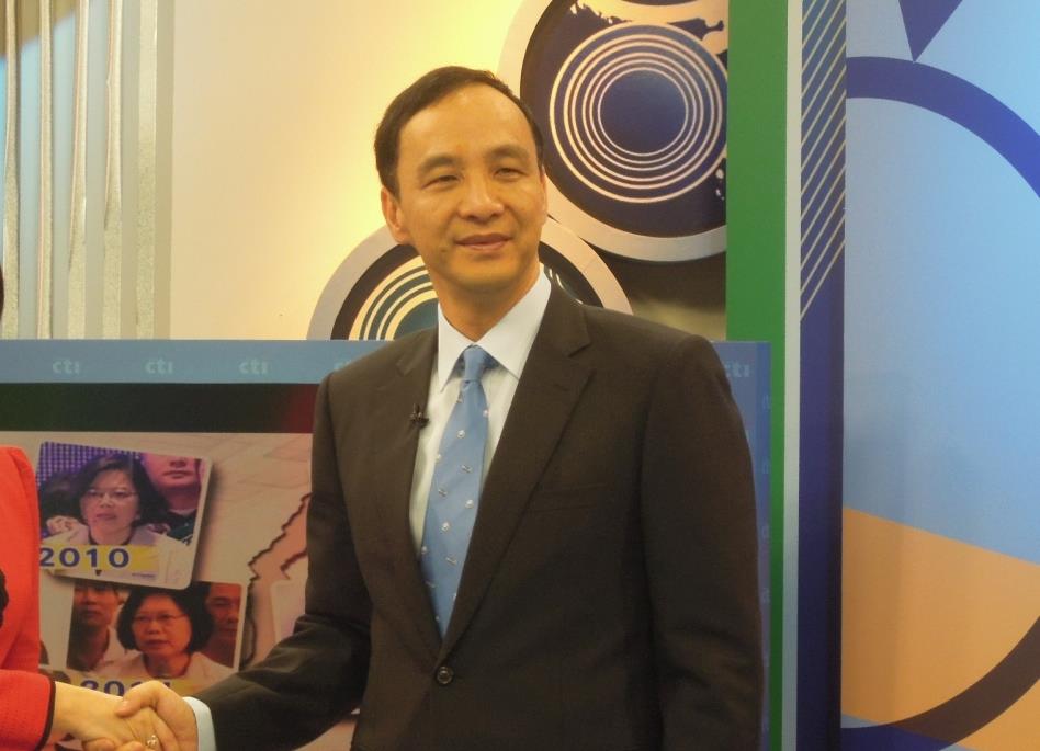 國民黨總統參選人朱立倫21日接受《新聞深喉嚨》專訪時指出，預定在11月中上旬訪美。圖：邱珮文/攝