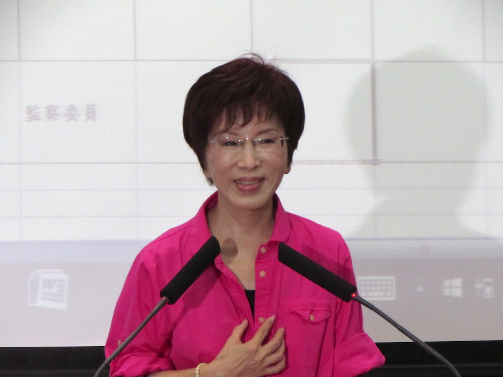 立法院副院長洪秀柱14日通過黨內初選民調，「破磚」成功，同時也躋升國民黨A咖。未來這忽然浮現的政治牌局會如何發展，值得觀察。圖：邱珮文／攝