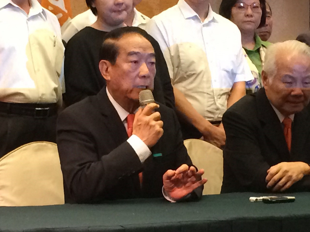 親民黨主席宋楚瑜表示，將會在8月初決定是否投入明年總統大選。圖：符芳碩/攝