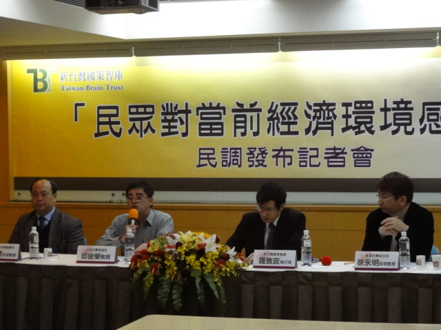 民間智庫發布民調，表達對總統的不滿，要政府重視人民感受。圖片：王鼎鈞/攝
