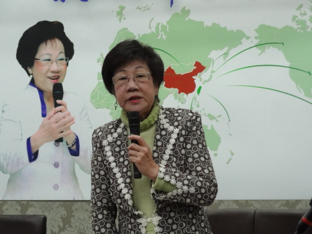 就在民進黨內初選開始登記的第2天，最先表態的呂秀蓮卻公開表示退出2012。圖片：王鼎鈞/攝