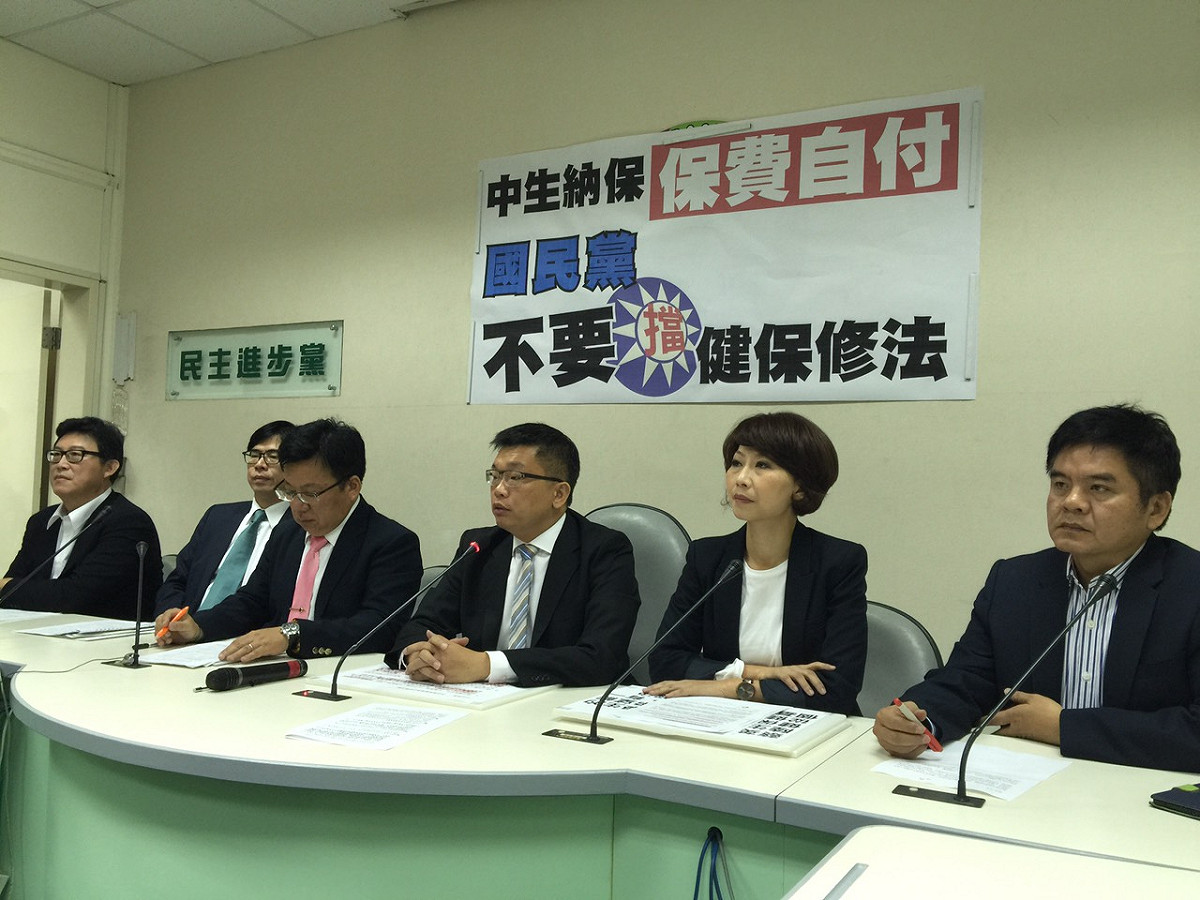民進黨立委陳亭妃、蔡其昌、姚文智、陳其邁、李俊俋、莊瑞雄等人於7日上午一同召開記者會。圖：劉奕霆/攝