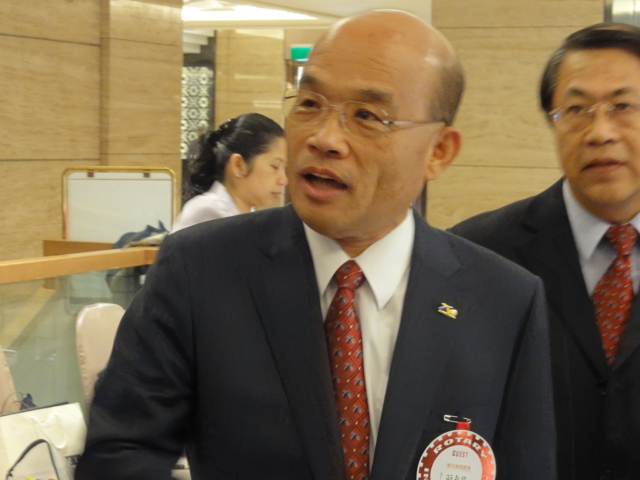 蘇貞昌出席扶輪社活動時指出，北市府說花價未浮編與民眾認知有差距。圖片：王鼎鈞/攝