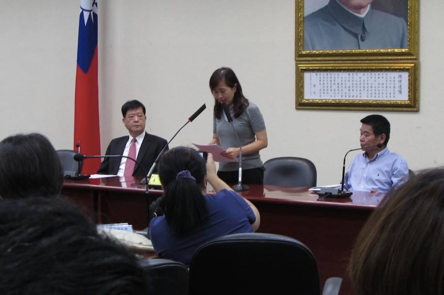 文傳會主委林奕華7日在國民黨中常會後表示，出席中常委無異議通過中常委江碩平的提案，將召開臨時全代會，至於時間、地點中常會授權給黨中央決定。圖：邱珮文/攝