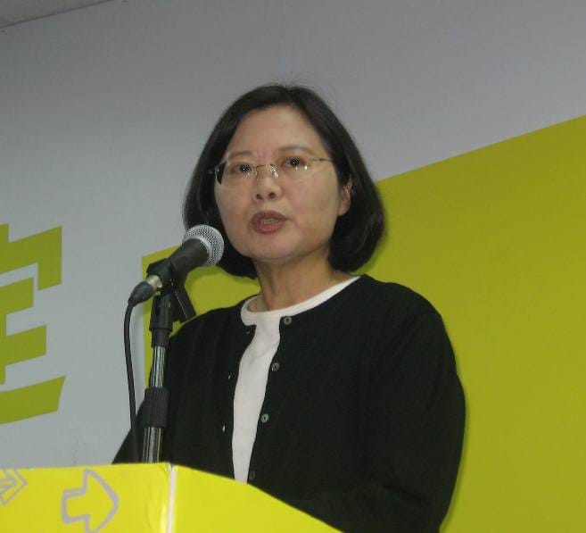 民進黨總統候選人蔡英文今（2）日在總統候選人辯論前夕表示，「台灣共識」是具包容性的，如果馬英九有信心，也可以將「一中各表」納入一併討論。圖：林朝億/攝影