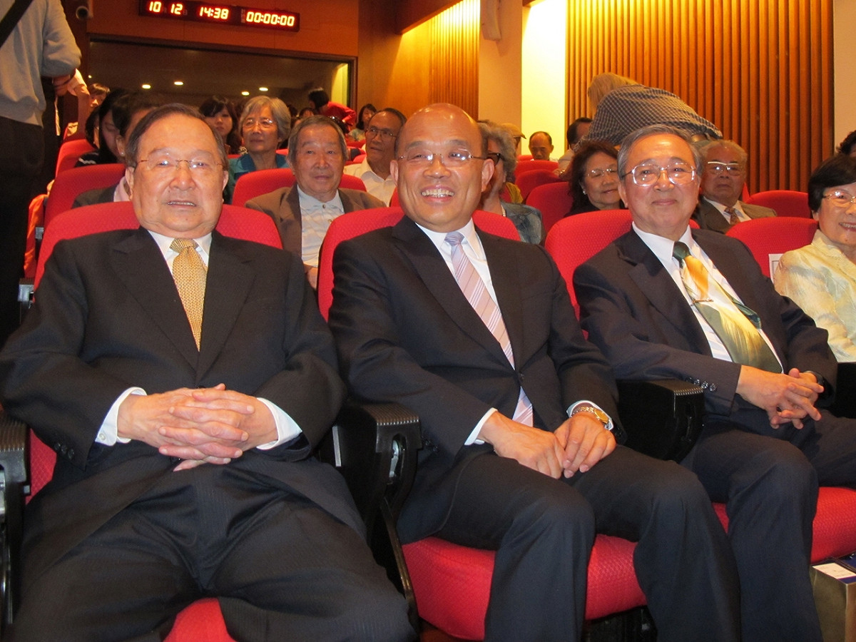 前總統府資政吳澧培12日發表新書，蘇貞昌、李鴻禧也來祝賀。圖：林朝億/攝
