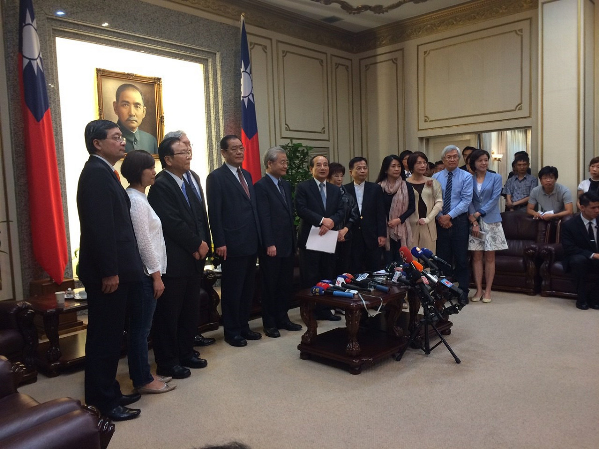 行政院長毛治國、陸委會主委夏立言及總統府秘書長曾永權4日下午至立法院向各黨團報告馬習會相關事宜，未出席內政委員會報告。圖：新頭殼資料照片