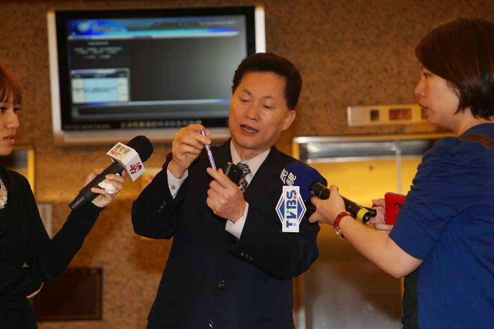 國民黨立委盧嘉辰14日說，朱立倫就像一帖良藥，「有呷有行氣」，一定會對立委選情有幫助。圖：新頭殼資料照片