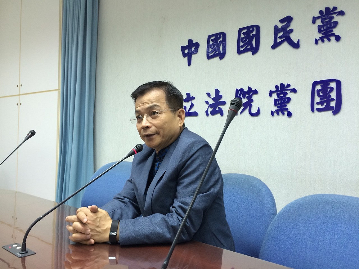 對於民進黨立委蔡英文日前指出台灣「假放太多」，國民黨政策會執行長賴士葆11日在黨團記者會上批評「見人說人話、見鬼說鬼話」。圖：新頭殼資料照片