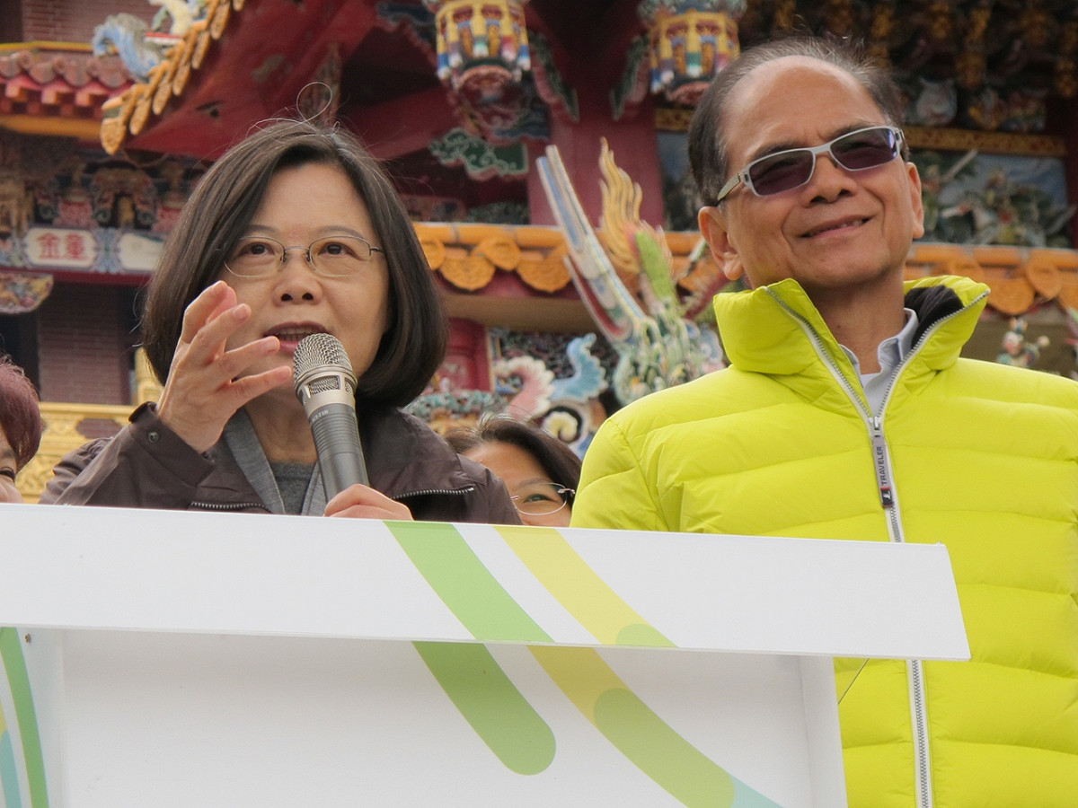 民進黨主席蔡英文與前行政院長游錫堃18日出席在新店太平宮舉辦的造勢活動。圖：林朝億/攝